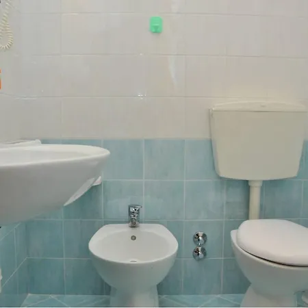 Pinewood Serenity Just 100mt From The