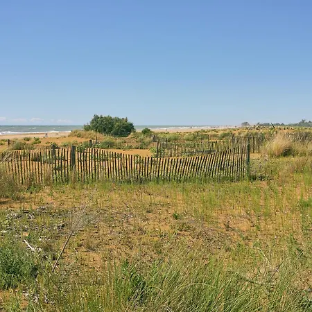 Pinewood Serenity Just 100mt From The